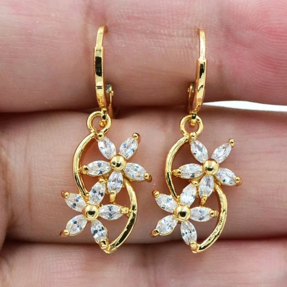 Jewelry - 18kygf topaz flower earrings